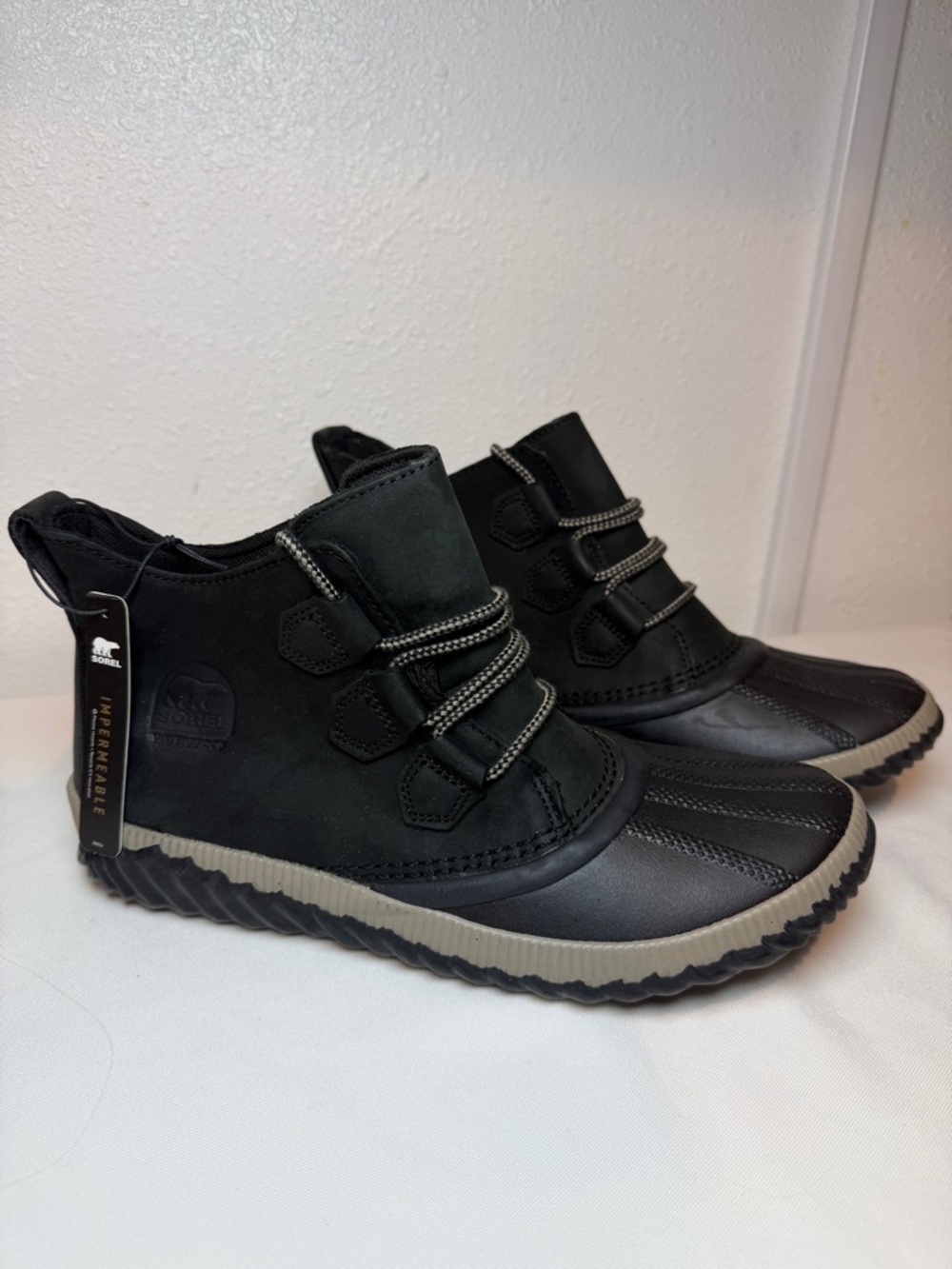 Sorel Woman’s Out N About Waterproof Hiking Boots New with Tags Size 10